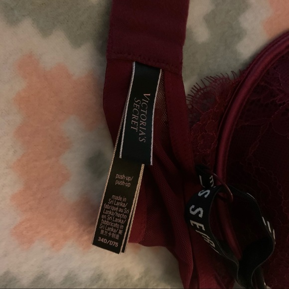 Victoria’s Secret 34D VERY SEXY pushup - Picture 6 of 6